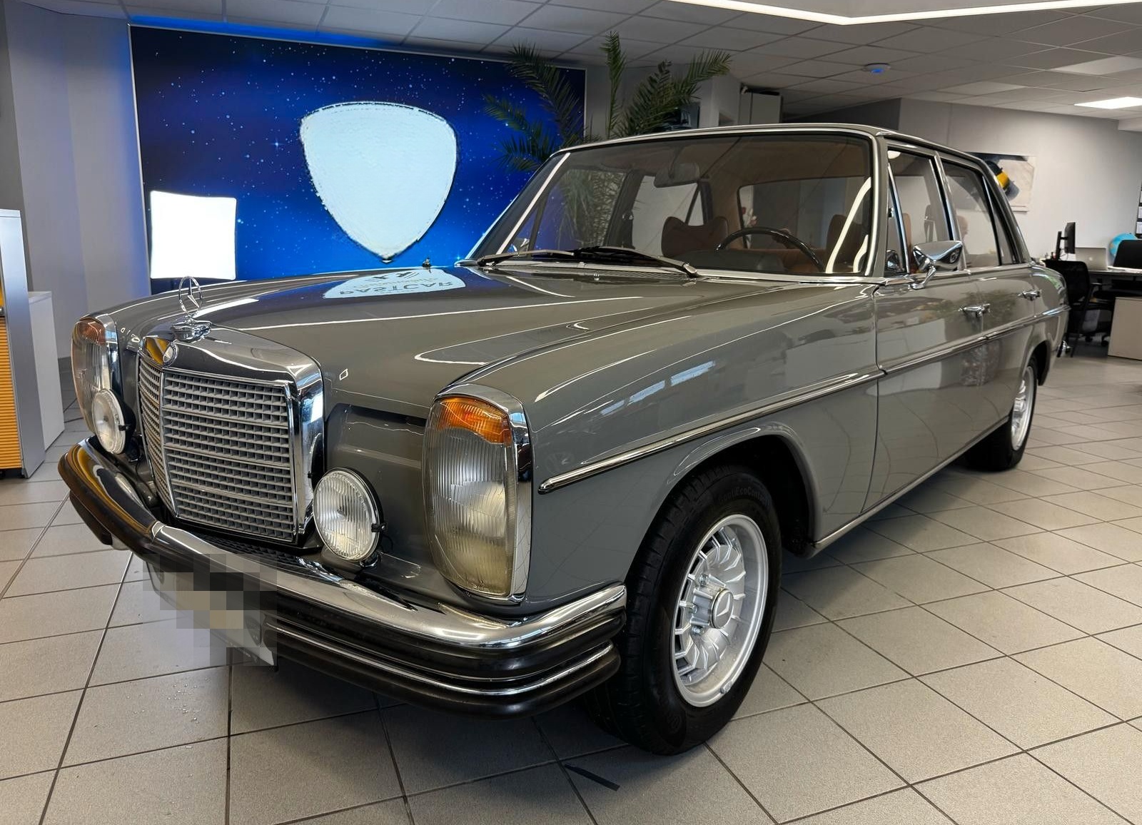 Mercedes-Benz E 220 - W115 - Top foto 3