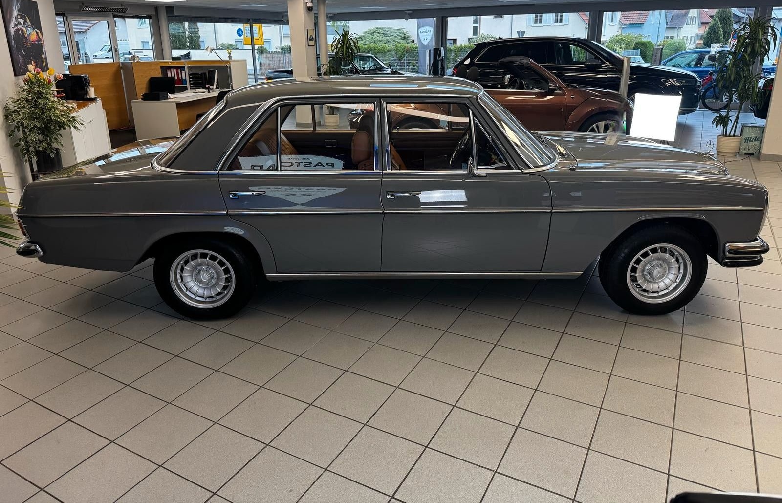 Mercedes-Benz E 220 - W115 - Top foto 9