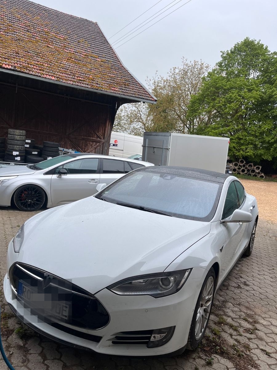Tesla Model S Dual 70 D FREE CHARGING