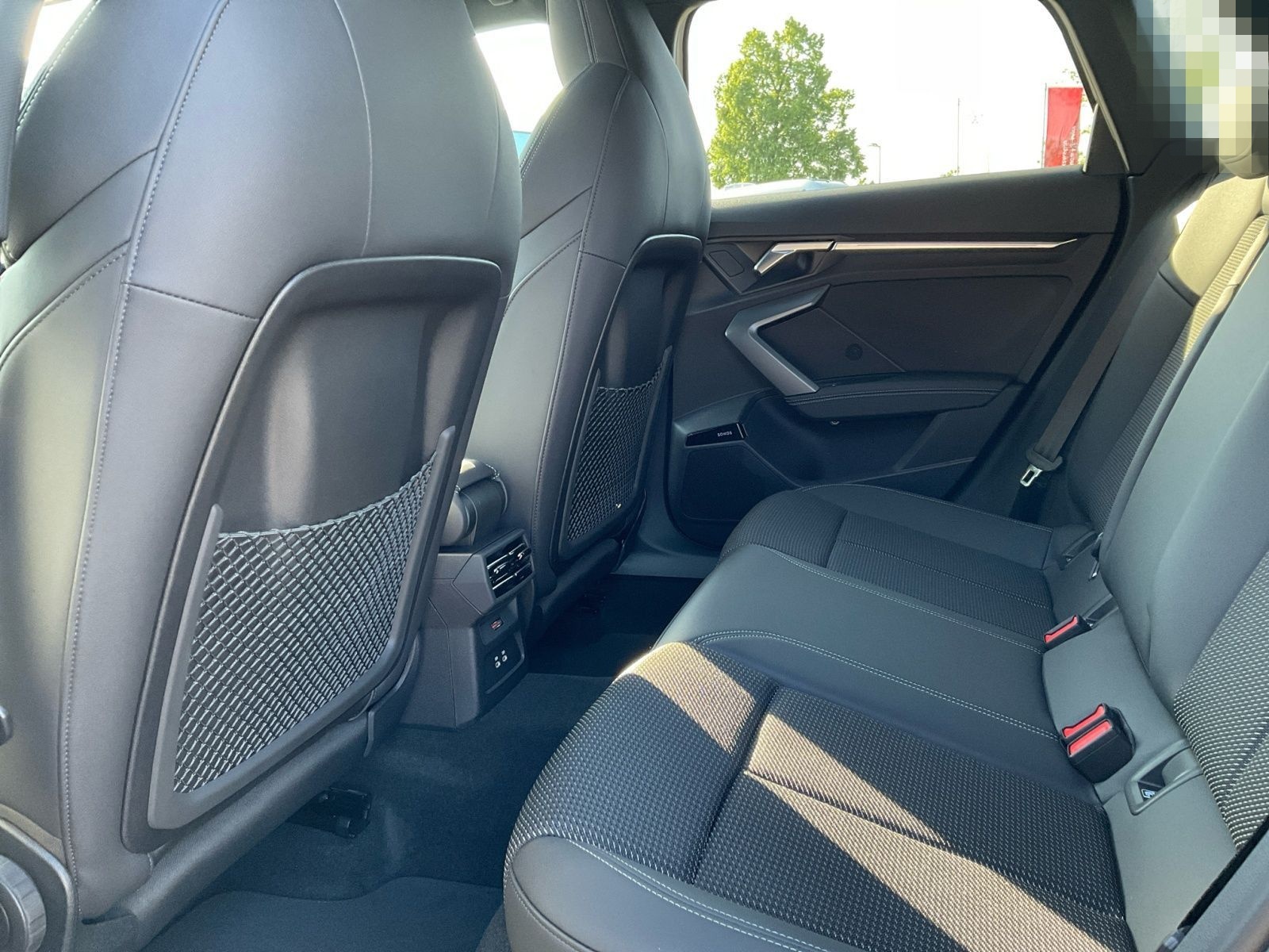 Audi A3 Sportback 40 TFSI e S line Matrix Pano ACC foto 20