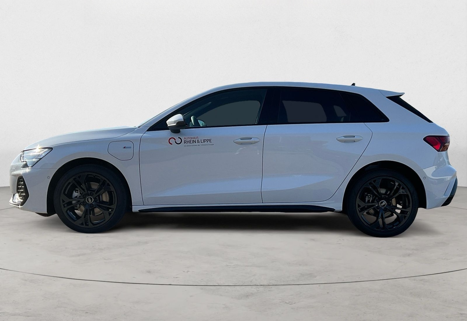Audi A3 Sportback 40 TFSI e S line Matrix Pano ACC foto 3