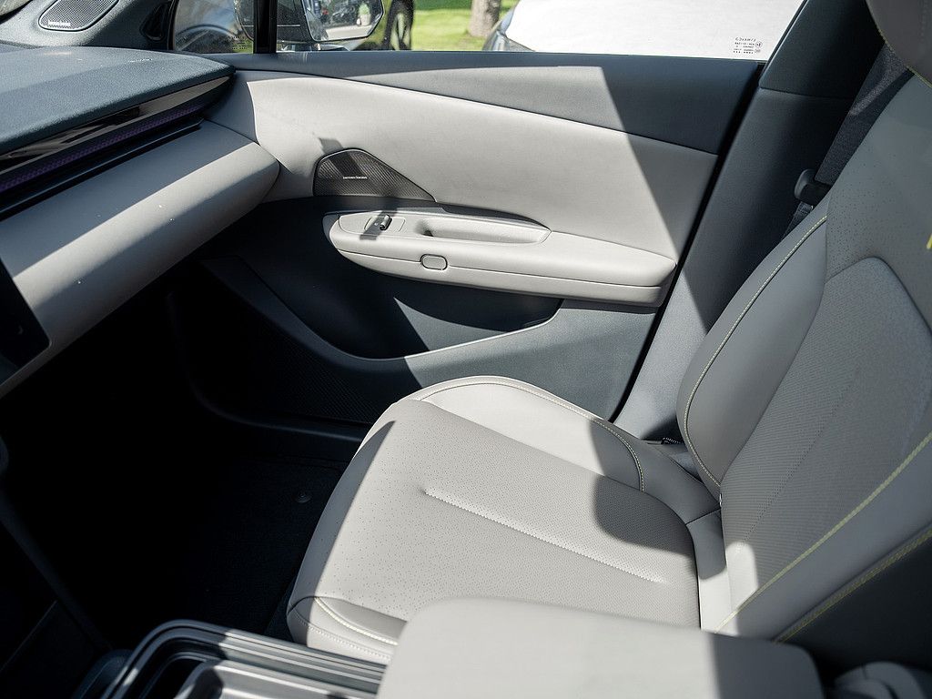 Lynk&Co 02 More MY 25 / Facelift foto 17