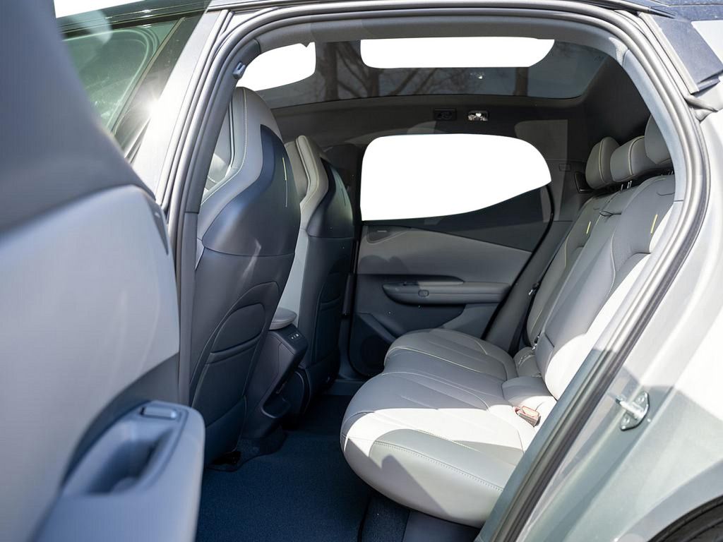 Lynk&Co 02 More MY 25 / Facelift foto 8