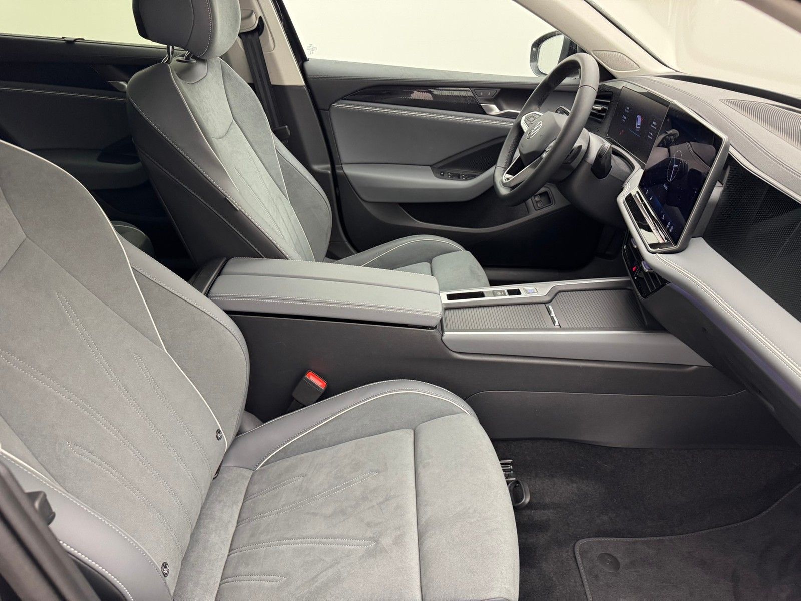 Volkswagen Passat Variant PA 1.5 eHybrid DSG Business AHK foto 3
