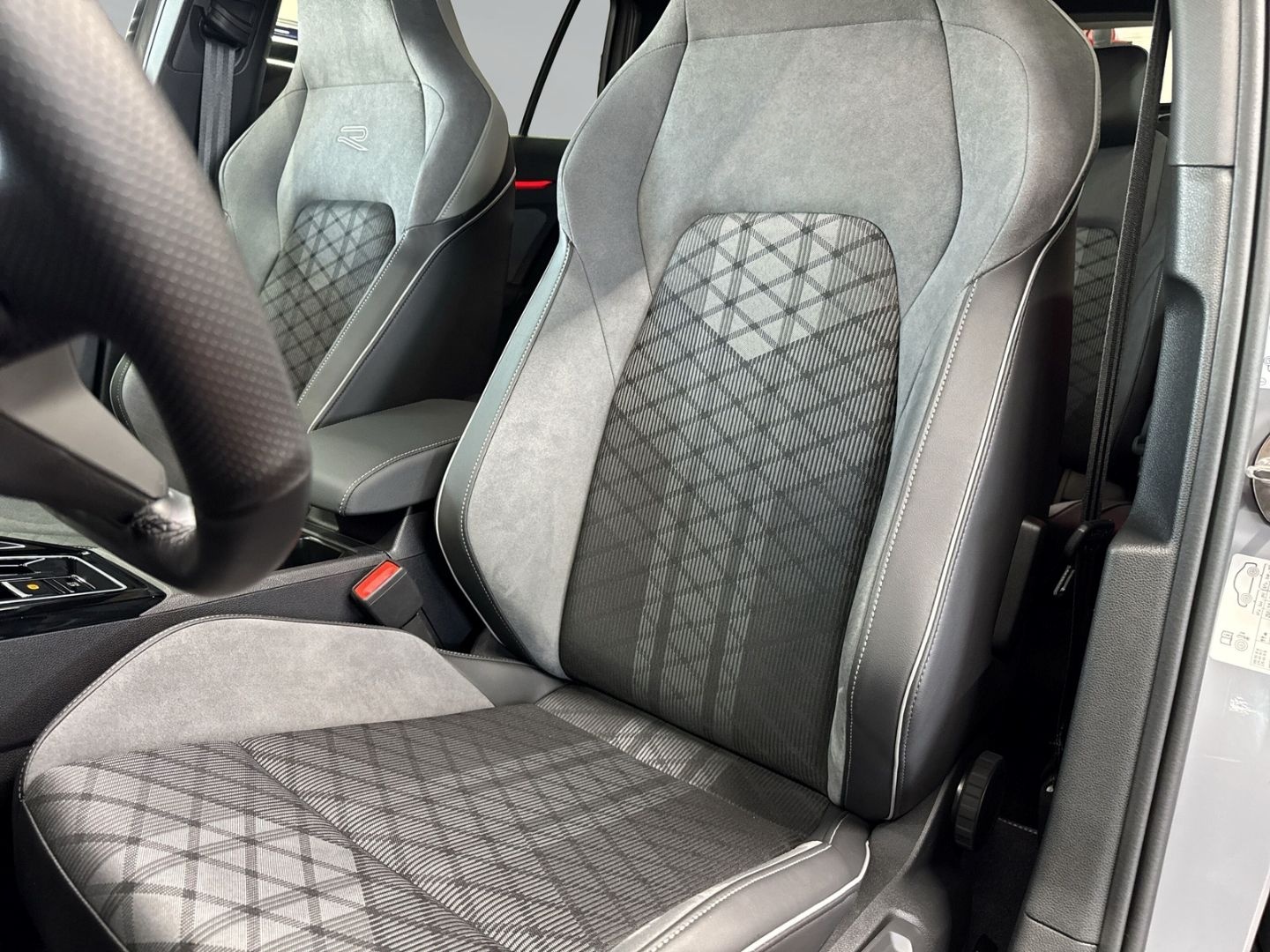 Volkswagen Golf Variant 2.0 TDI R-Line DSG AHK+Kamera+LED foto 9