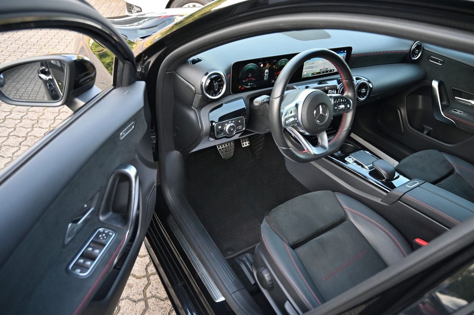 Mercedes-Benz A 250 AMG Line Navi Leder LED PDC foto 14