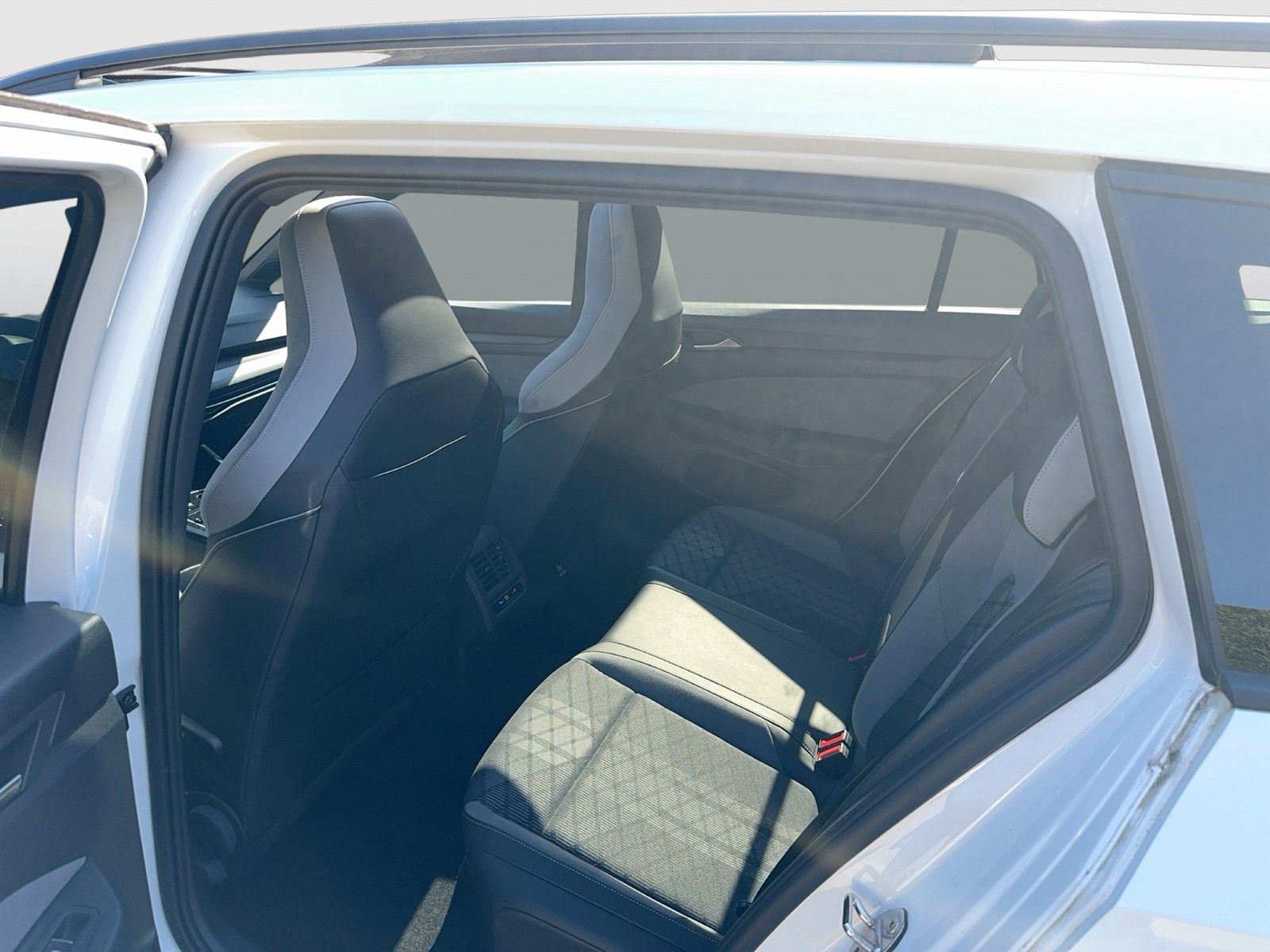 Volkswagen Golf Variant VIII R-Line IQ,NAV,AHK,PANO foto 11