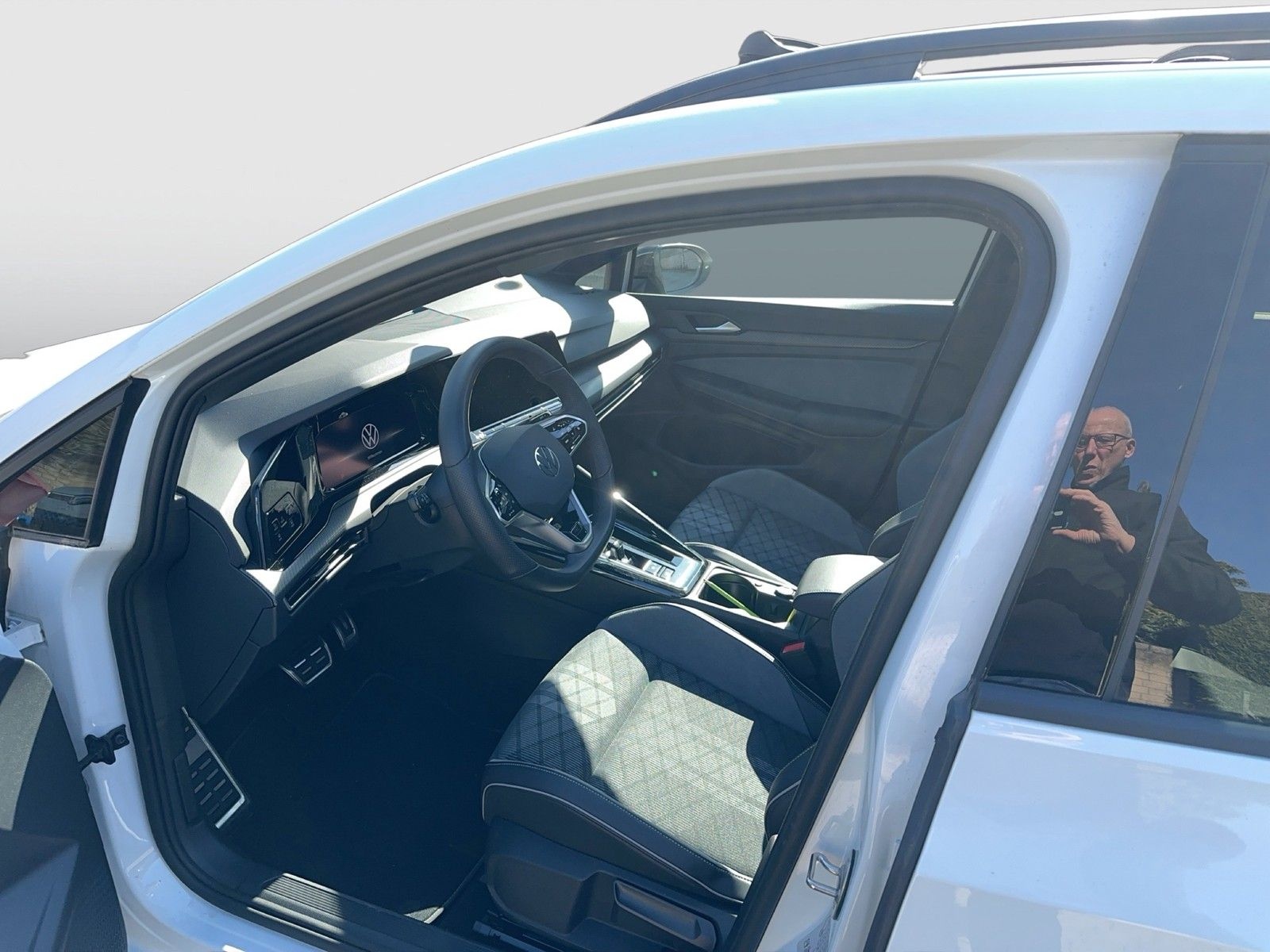 Volkswagen Golf Variant VIII R-Line IQ,NAV,AHK,PANO foto 14