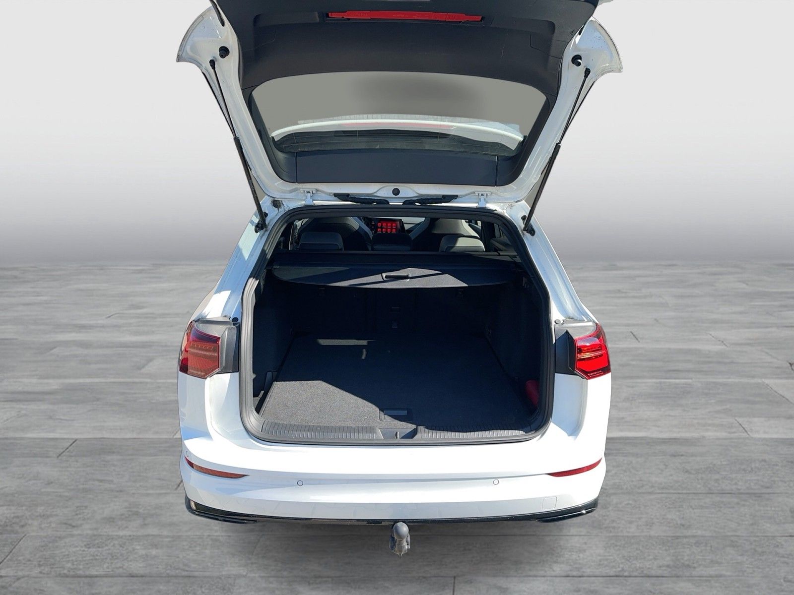 Volkswagen Golf Variant VIII R-Line IQ,NAV,AHK,PANO foto 10