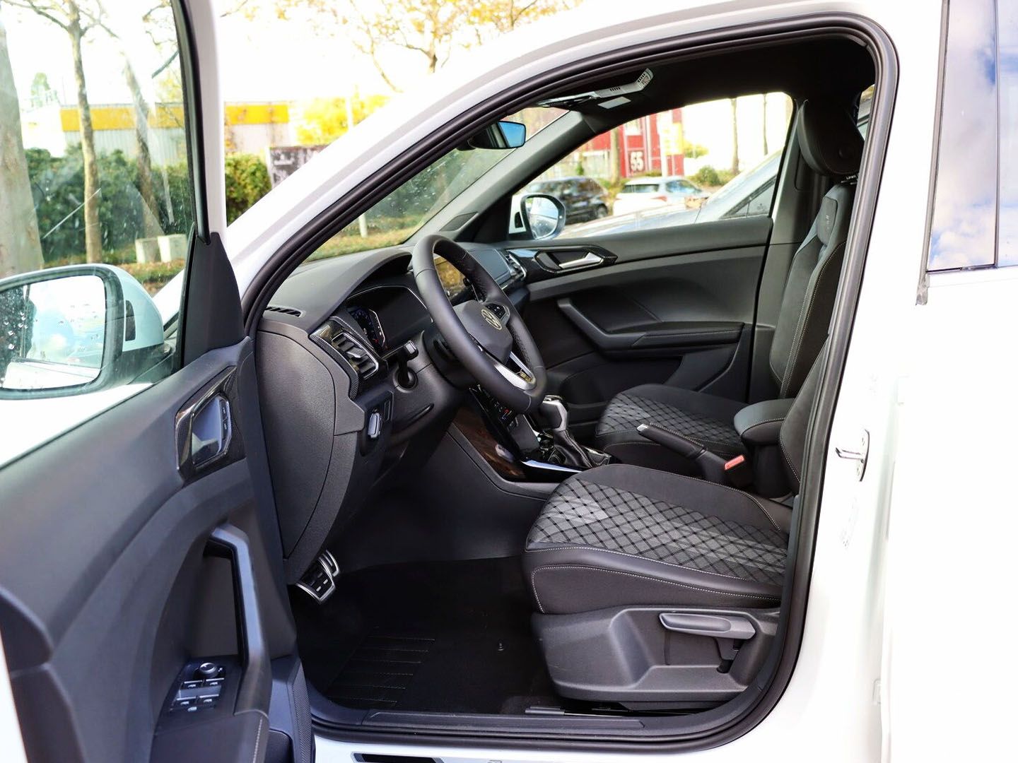 Volkswagen T-Cross R-Line 1.5 TSI OPF DSG IQ.LIGHT/RÜCKFAHR foto 11