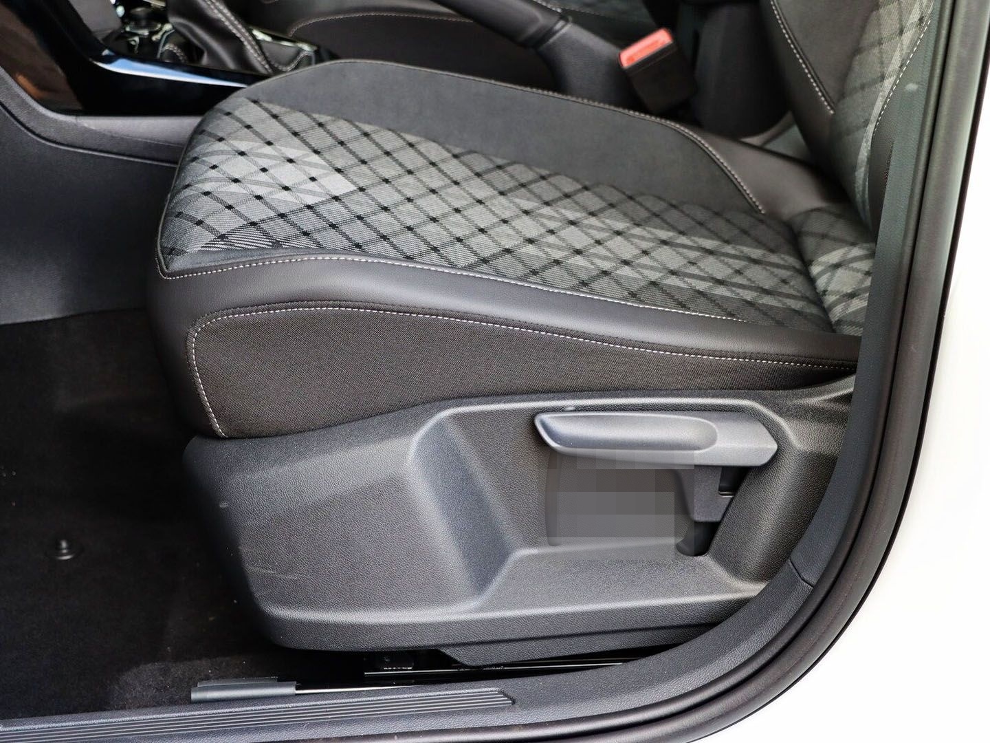 Volkswagen T-Cross R-Line 1.5 TSI OPF DSG IQ.LIGHT/RÜCKFAHR foto 13