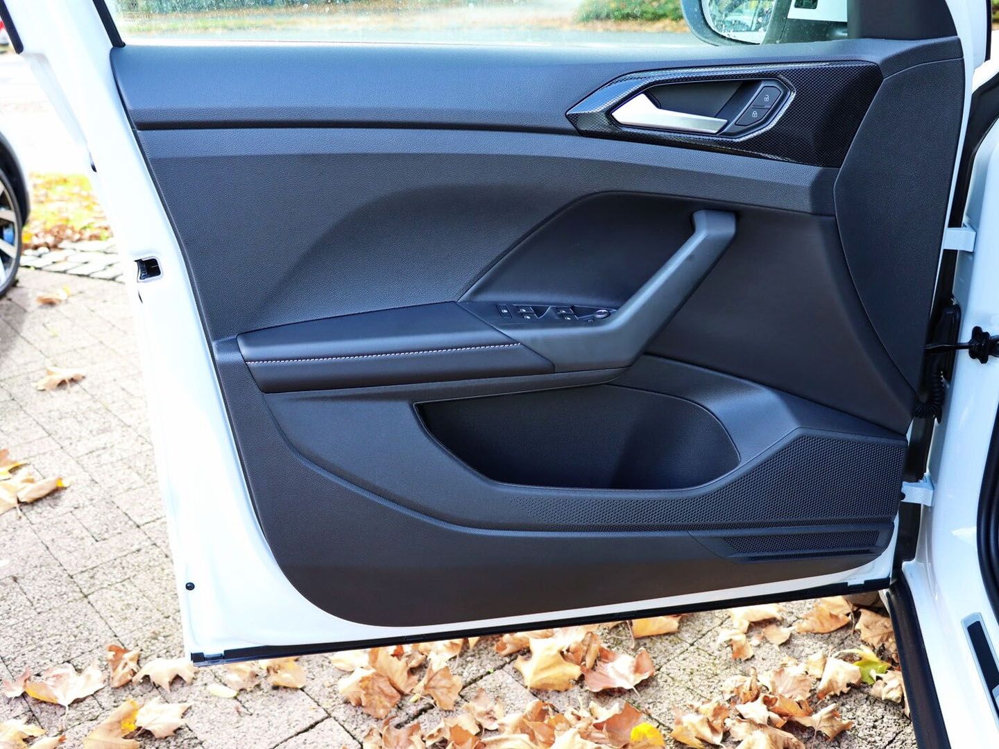 Volkswagen T-Cross R-Line 1.5 TSI OPF DSG IQ.LIGHT/RÜCKFAHR foto 14