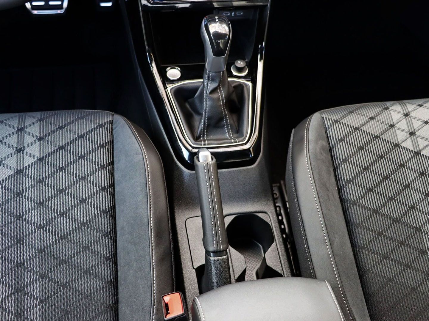 Volkswagen T-Cross R-Line 1.5 TSI OPF DSG IQ.LIGHT/RÜCKFAHR foto 9