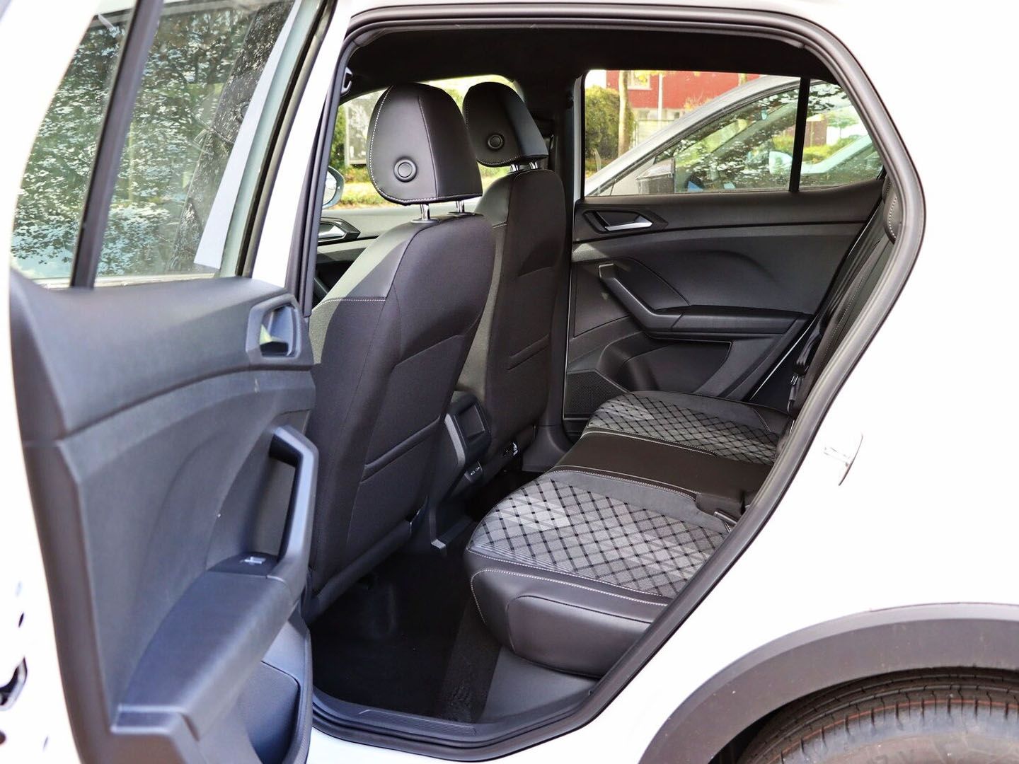 Volkswagen T-Cross R-Line 1.5 TSI OPF DSG IQ.LIGHT/RÜCKFAHR foto 10