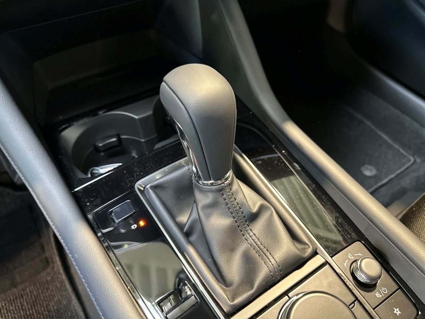 Mazda 3 2.5L e-SKYACTIV G 140ps 6AT FWD EXCLUSIVE-LINE foto 11