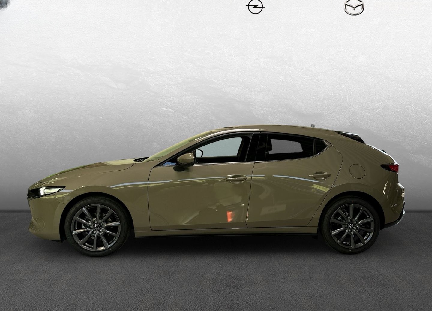 Mazda 3 2.5L e-SKYACTIV G 140ps 6AT FWD EXCLUSIVE-LINE foto 4