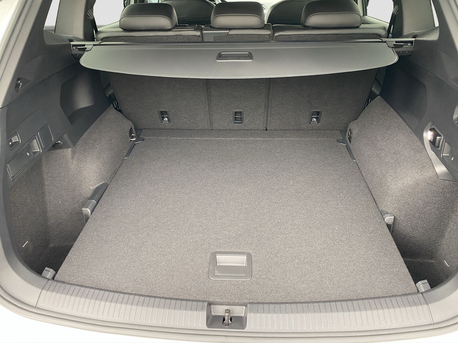 Volkswagen Tiguan Allspace 2,0TSI*R-LINE*4M*STANDH*NAV*AHK* foto 18