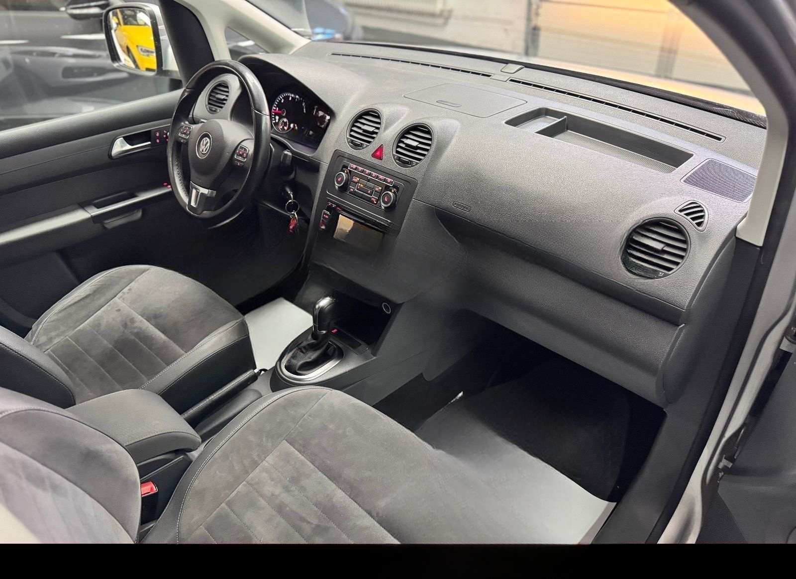 Volkswagen Caddy 2.0 TDI Highline 8xReifen Tempomat Alcanta foto 22