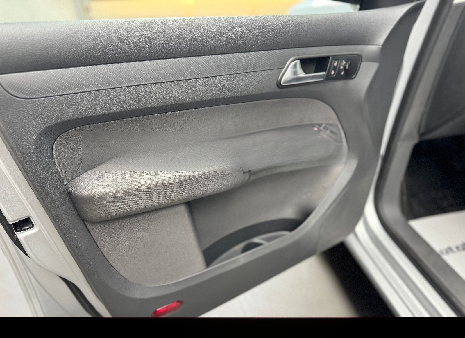 Volkswagen Caddy 2.0 TDI Highline 8xReifen Tempomat Alcanta foto 9