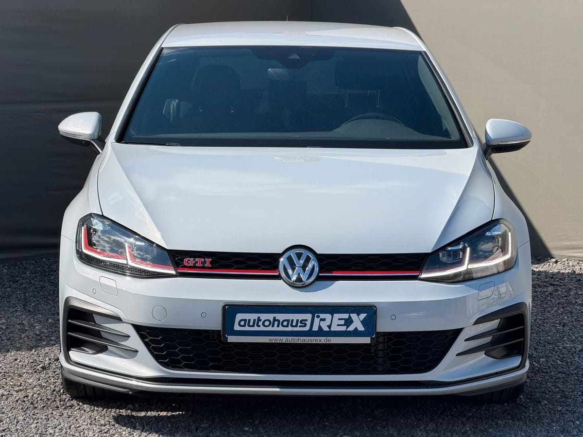 Volkswagen Golf GTI 2,0 TSI DSG Performance COCKPIT foto 2