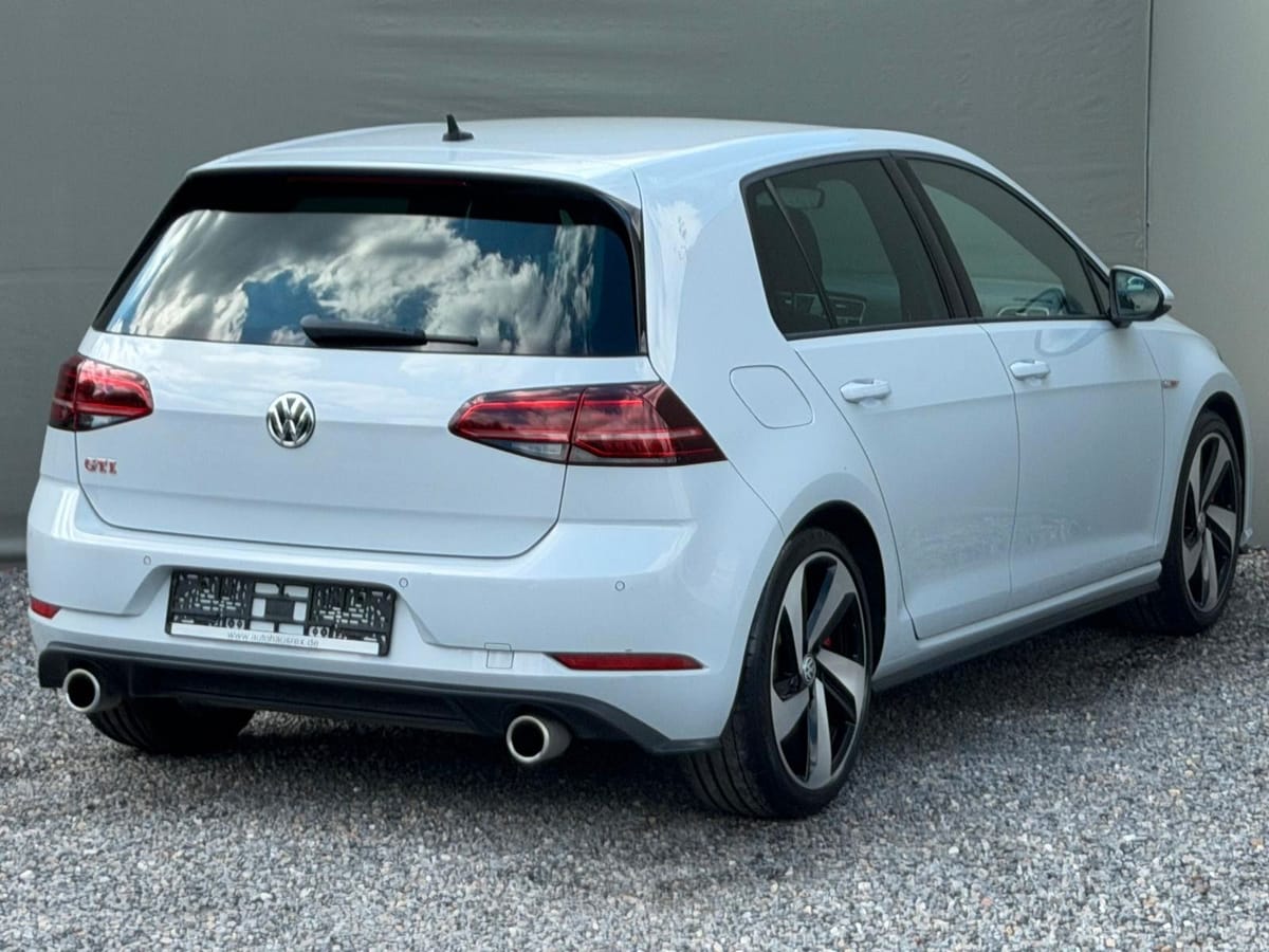 Volkswagen Golf GTI 2,0 TSI DSG Performance COCKPIT foto 4