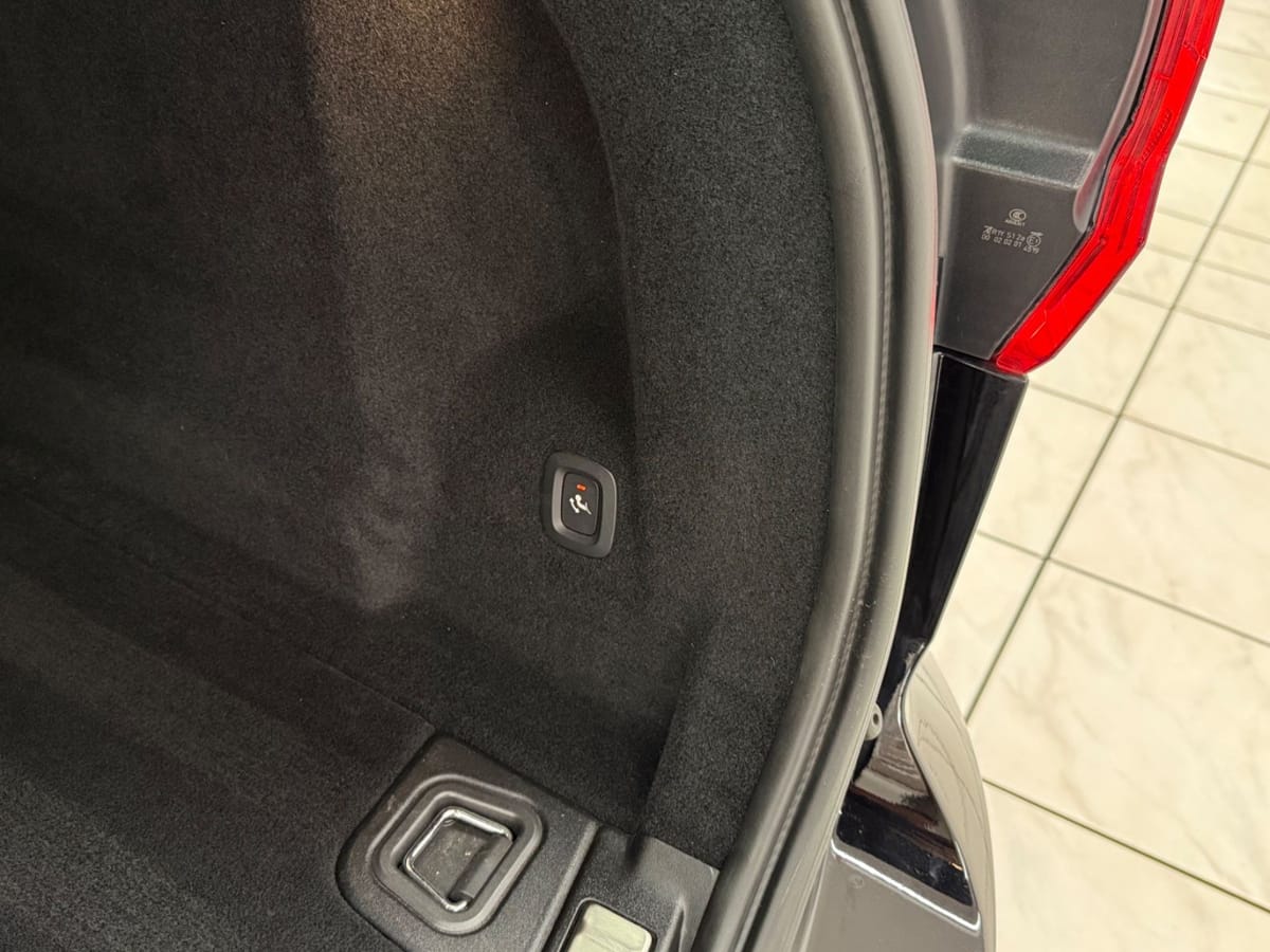 Volvo XC60 Momentum Pro AWD Leder H&K Navi Shz Kamera foto 12