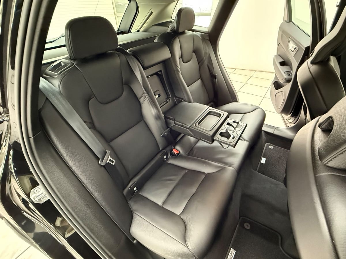 Volvo XC60 Momentum Pro AWD Leder H&K Navi Shz Kamera foto 14