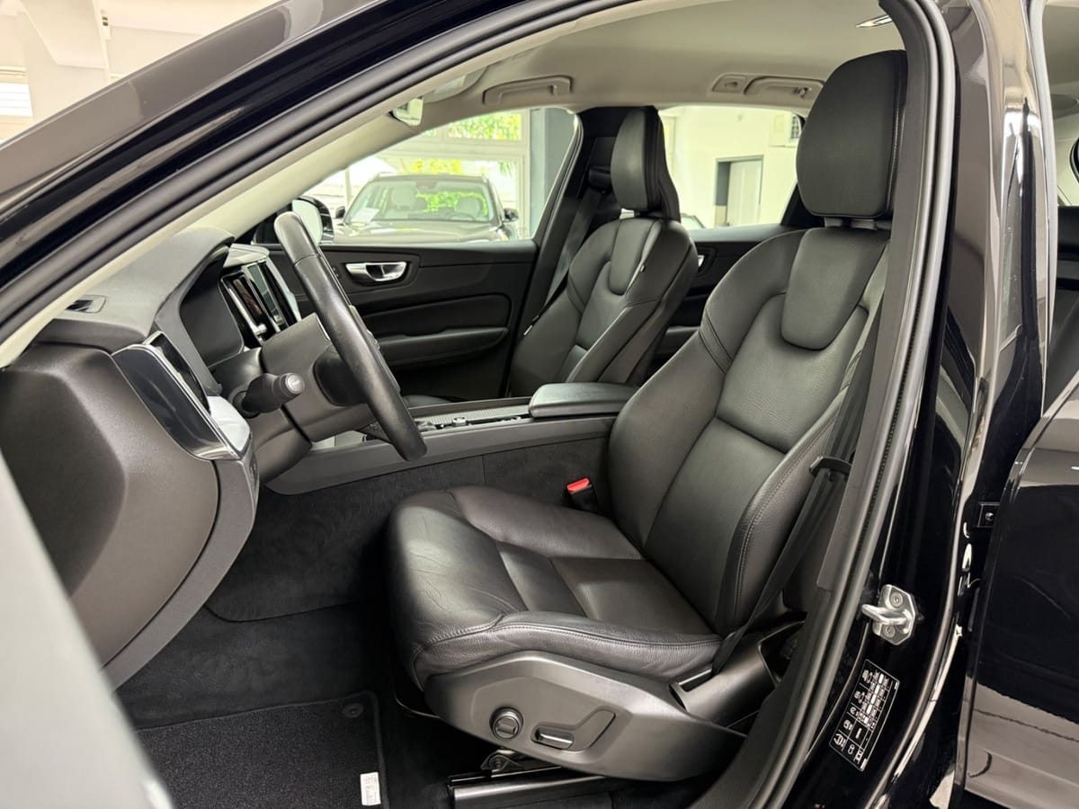 Volvo XC60 Momentum Pro AWD Leder H&K Navi Shz Kamera foto 15