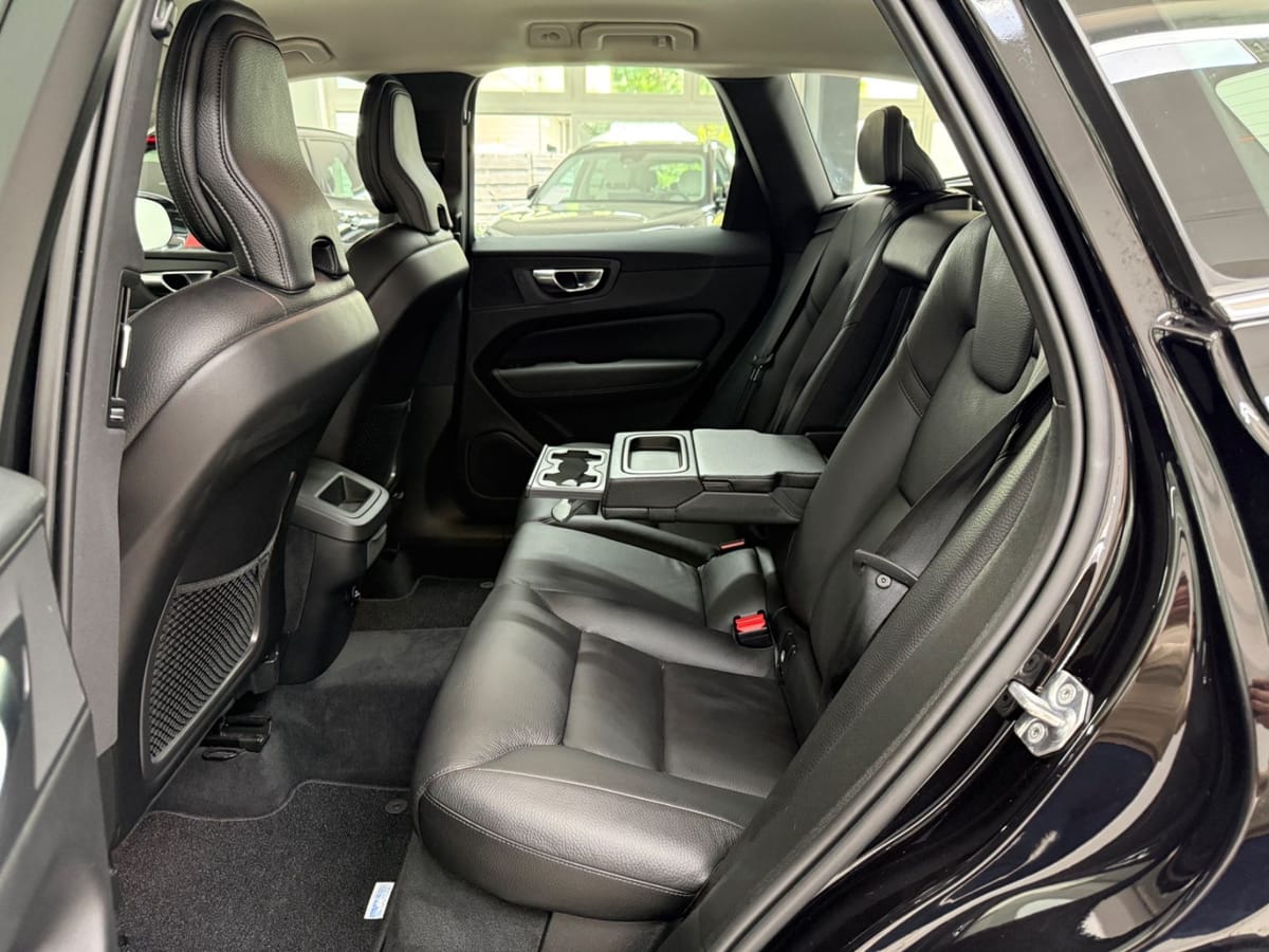 Volvo XC60 Momentum Pro AWD Leder H&K Navi Shz Kamera foto 16
