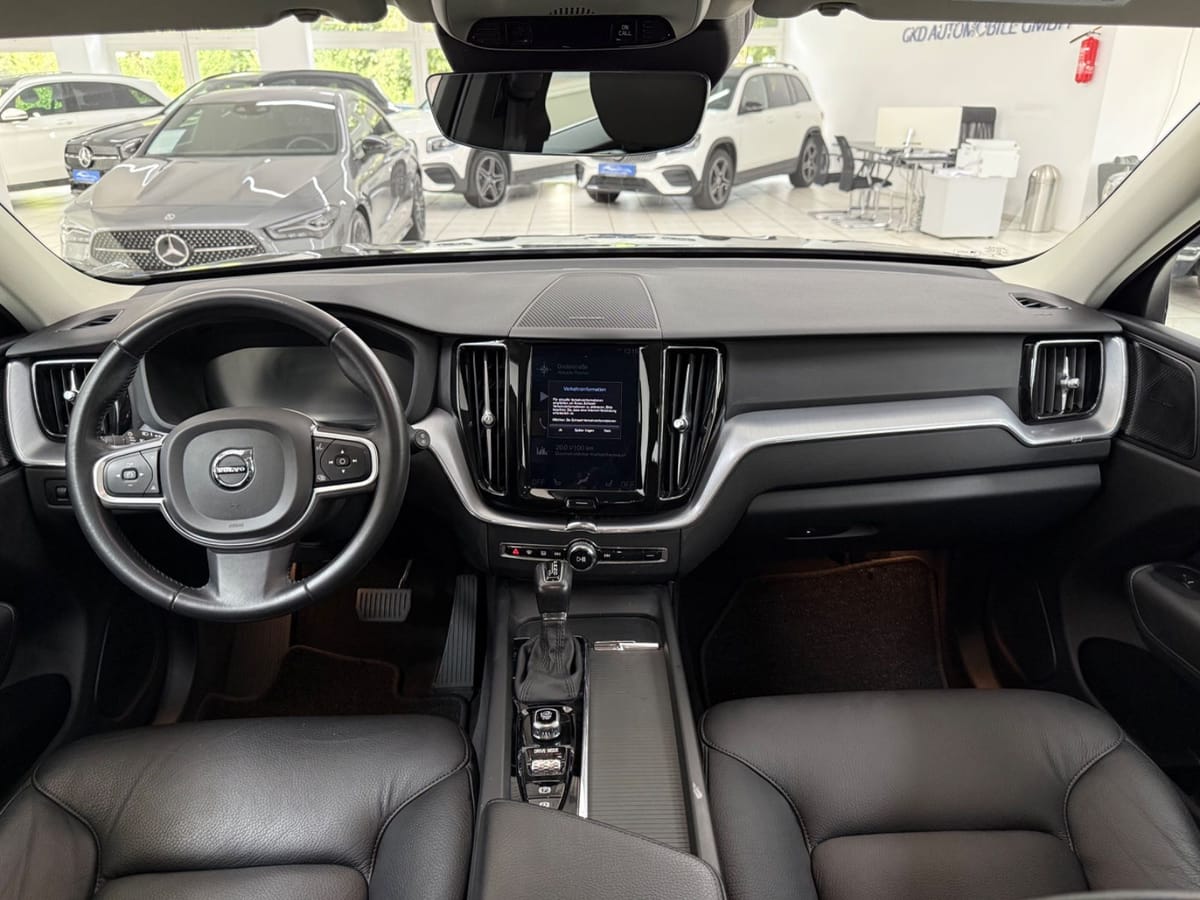 Volvo XC60 Momentum Pro AWD Leder H&K Navi Shz Kamera foto 17