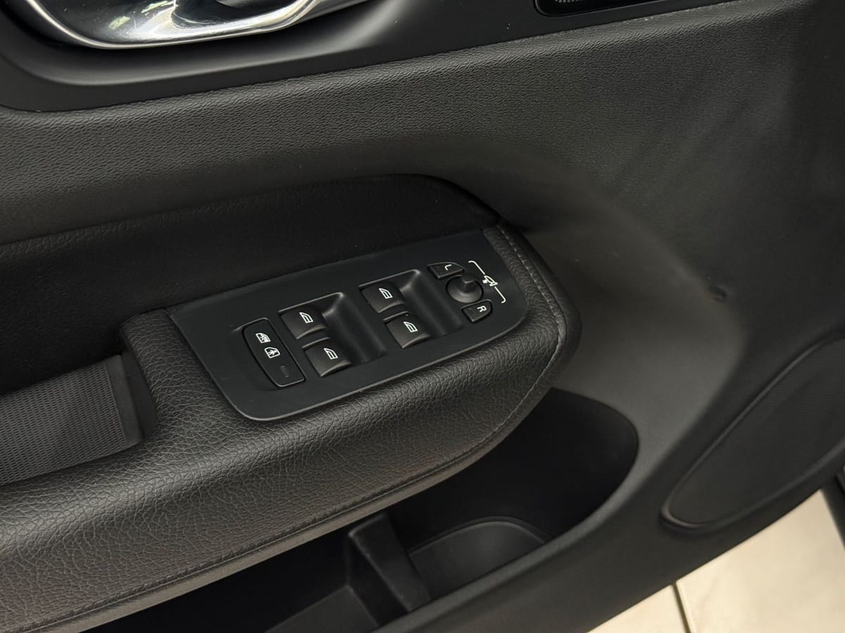 Volvo XC60 Momentum Pro AWD Leder H&K Navi Shz Kamera foto 19