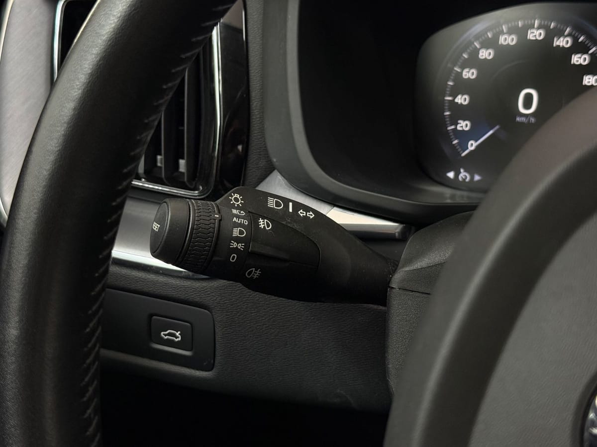 Volvo XC60 Momentum Pro AWD Leder H&K Navi Shz Kamera foto 22