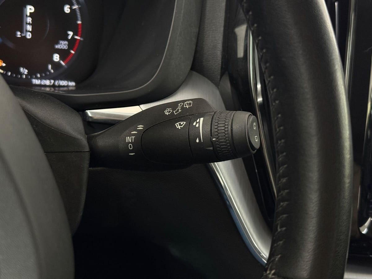 Volvo XC60 Momentum Pro AWD Leder H&K Navi Shz Kamera foto 23