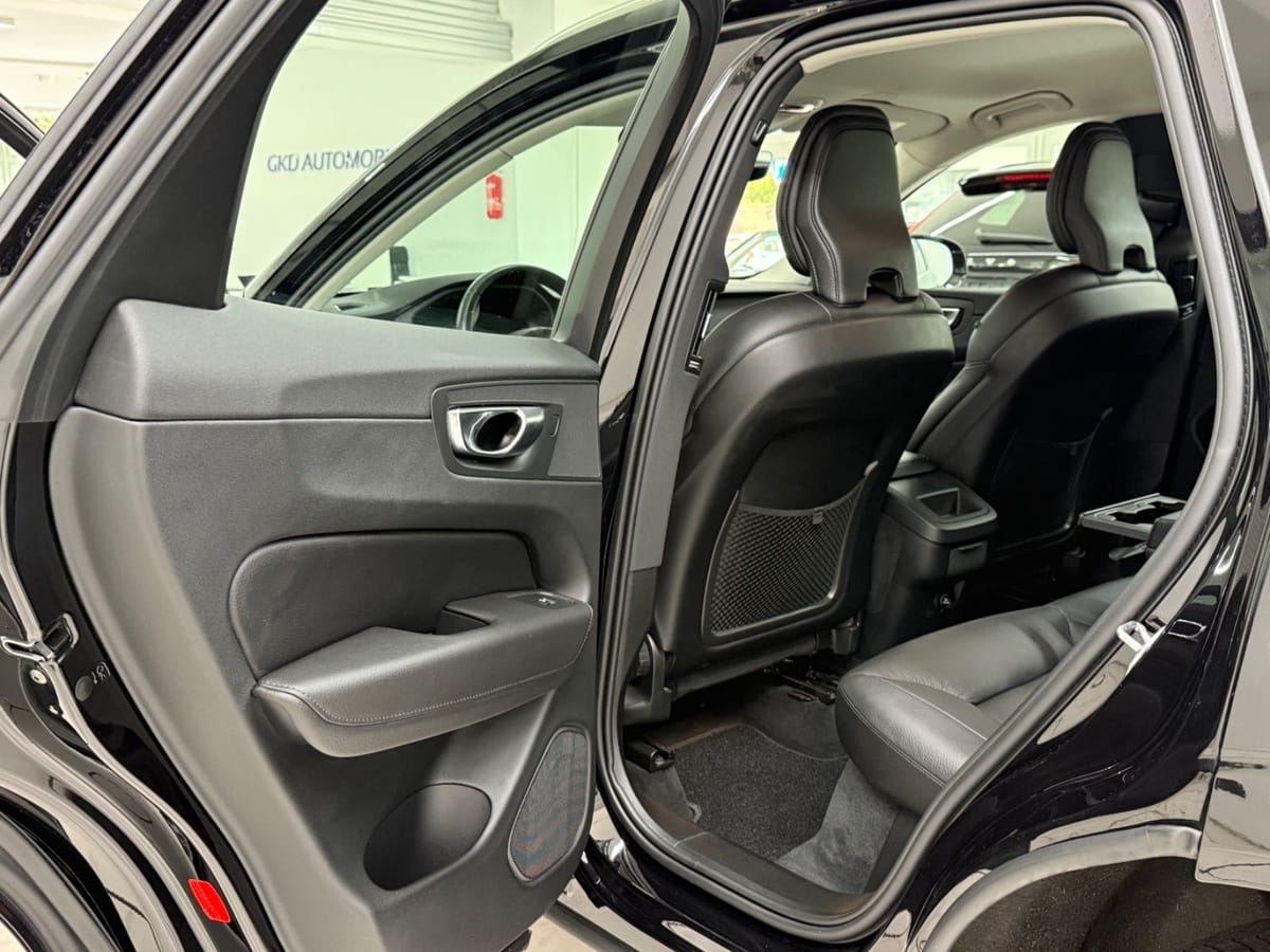 Volvo XC60 Momentum Pro AWD Leder H&K Navi Shz Kamera foto 7