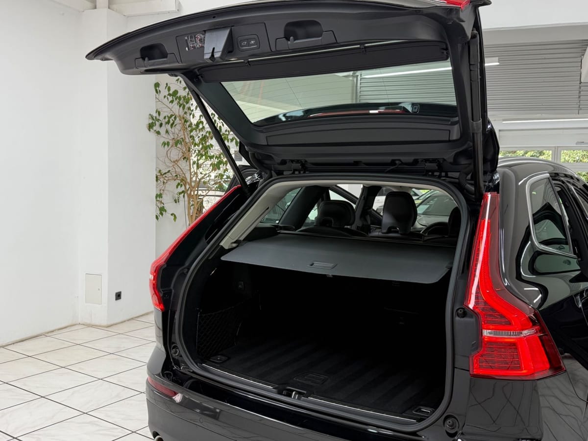 Volvo XC60 Momentum Pro AWD Leder H&K Navi Shz Kamera foto 10
