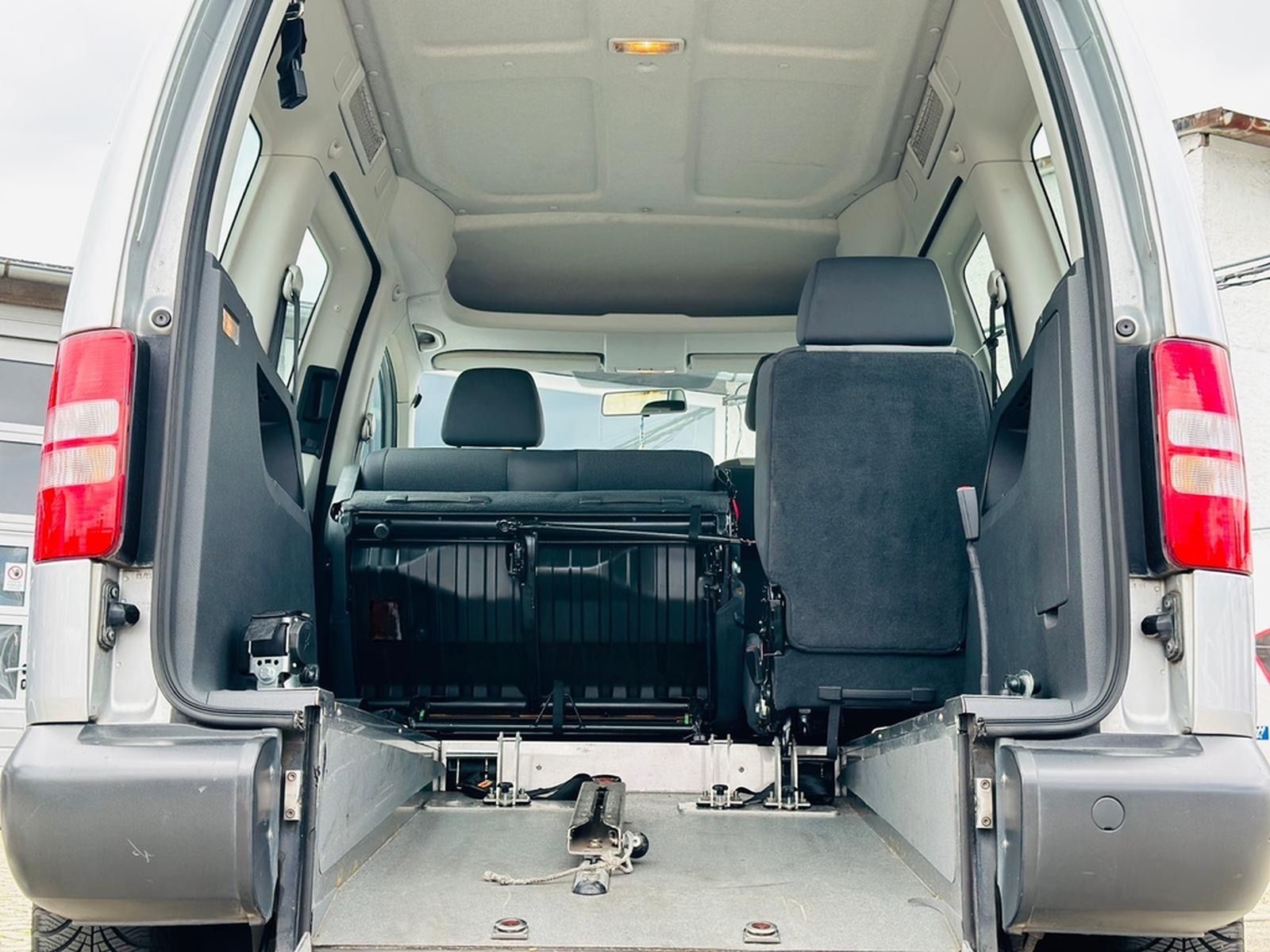 Volkswagen Caddy  Behindertengerecht-Rampe foto 13