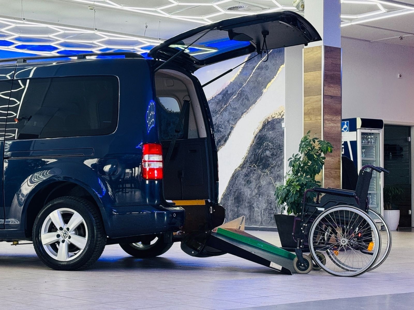 Volkswagen Caddy Maxi-DSG-Rollstuhlgerecht-Rampe foto 6