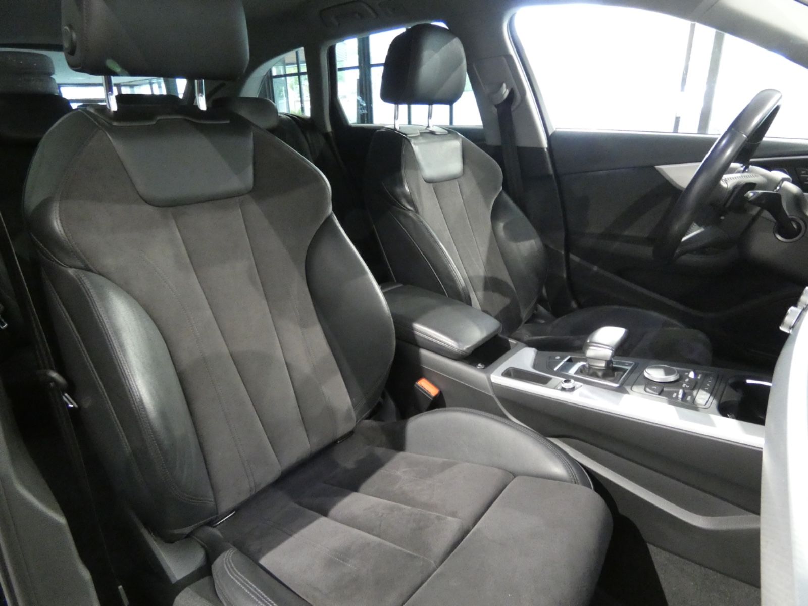 Audi A4 Avant 3.0 TDI Sport Xenon/Navi/AHK/Leder/SHZ foto 12