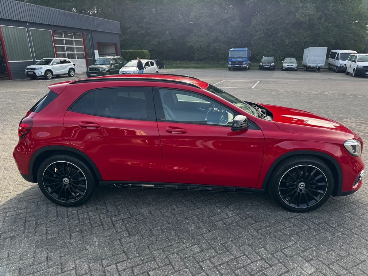 Mercedes-Benz GLA 200 Urban AMG Night-Paket Kamera LED foto 4