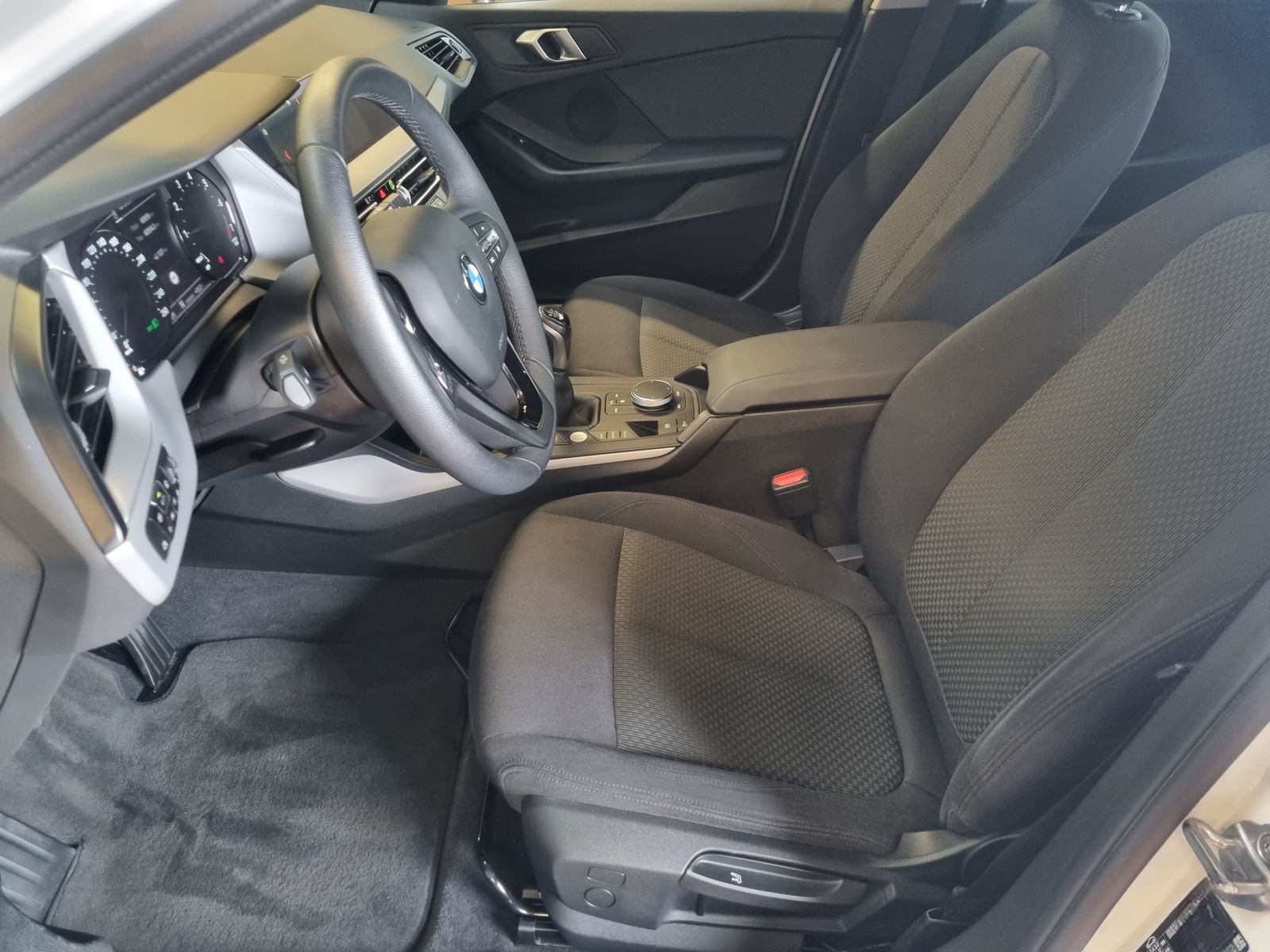 BMW 118i Advantage LED Tempomat Klimaaut. Shz PDC foto 13