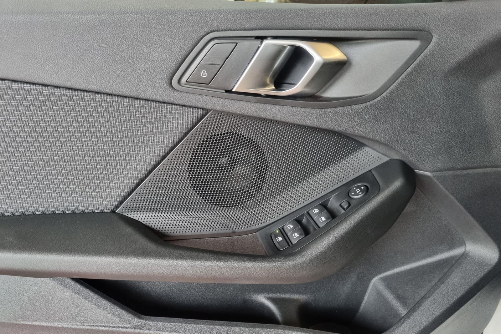 BMW 118i Advantage LED Tempomat Klimaaut. Shz PDC foto 14