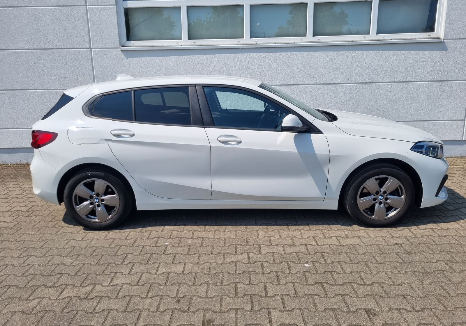 BMW 118i Advantage LED Tempomat Klimaaut. Shz PDC foto 5