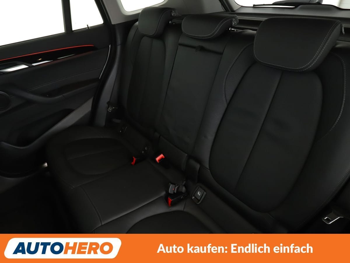 BMW X1 xDrive 20i Sport Line Aut. NAV LED TEMPO CAM foto 14