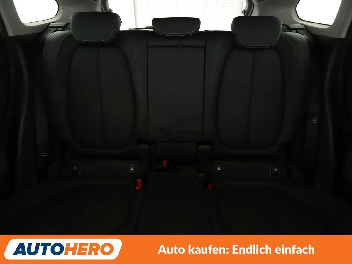 BMW X1 xDrive 20i Sport Line Aut. NAV LED TEMPO CAM foto 16