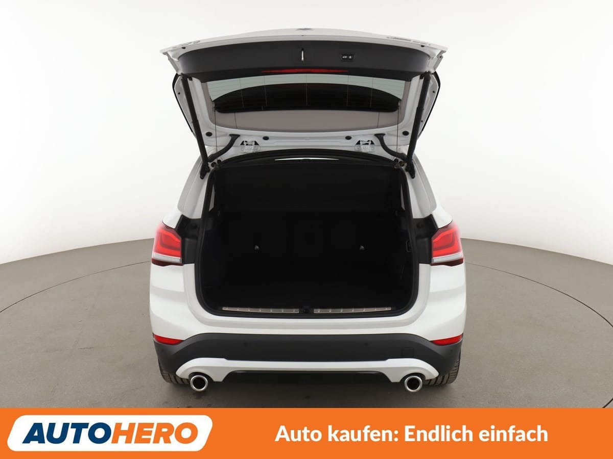 BMW X1 xDrive 20i Sport Line Aut. NAV LED TEMPO CAM foto 17