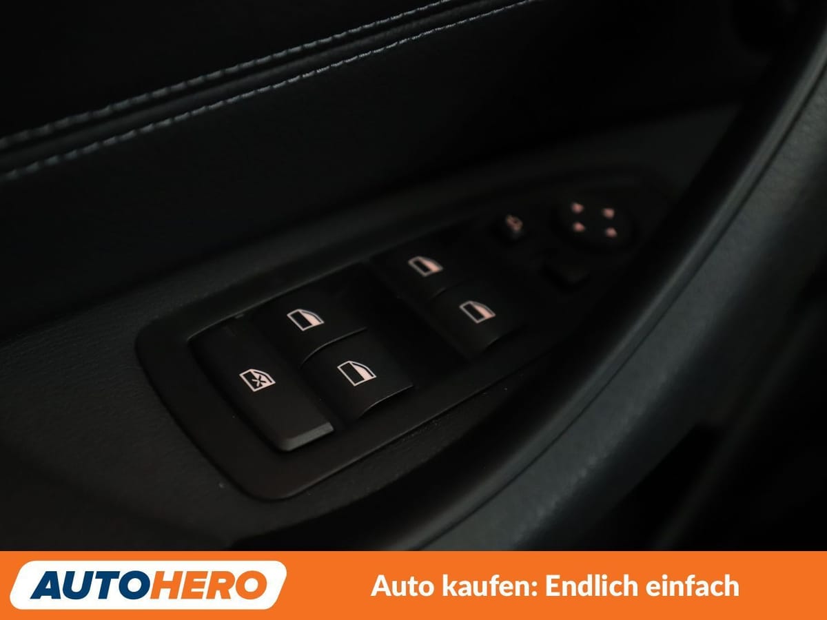 BMW X1 xDrive 20i Sport Line Aut. NAV LED TEMPO CAM foto 25