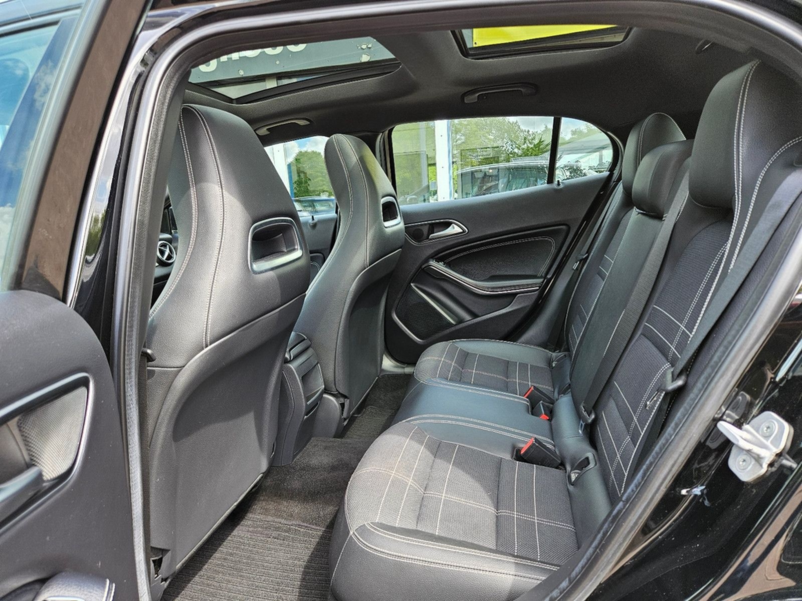 Mercedes-Benz GLA 200 CDI Automatik Panoramaglasdach Navi AHK foto 12