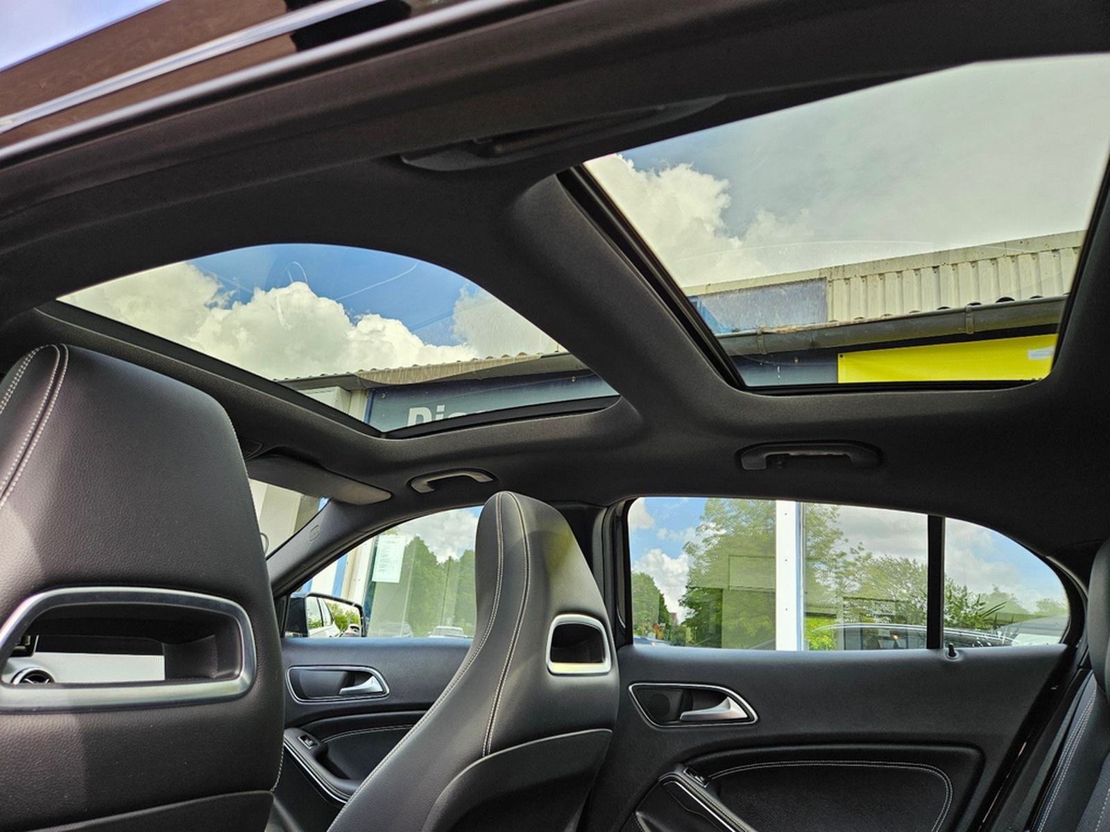 Mercedes-Benz GLA 200 CDI Automatik Panoramaglasdach Navi AHK foto 13