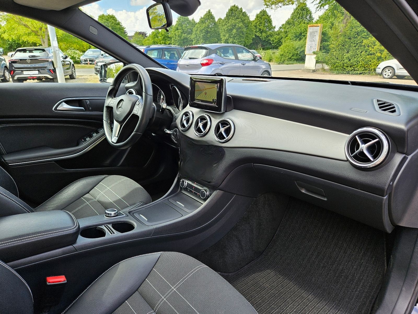 Mercedes-Benz GLA 200 CDI Automatik Panoramaglasdach Navi AHK foto 16