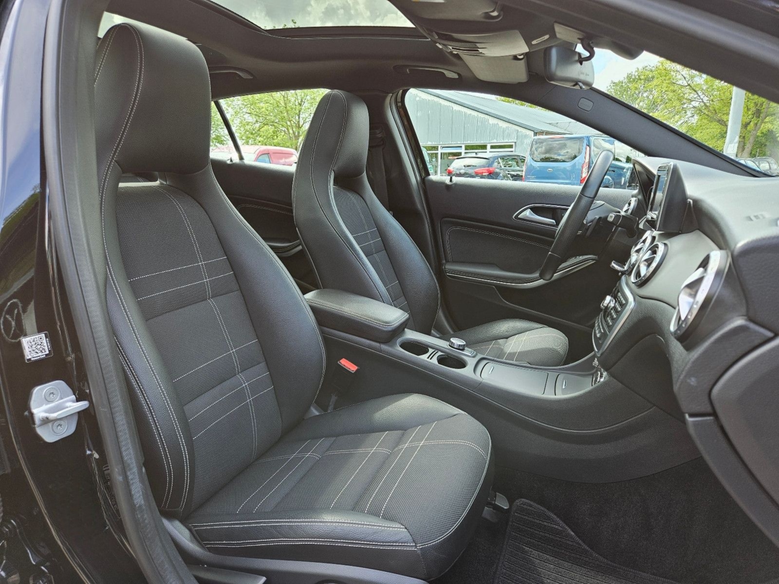 Mercedes-Benz GLA 200 CDI Automatik Panoramaglasdach Navi AHK foto 17
